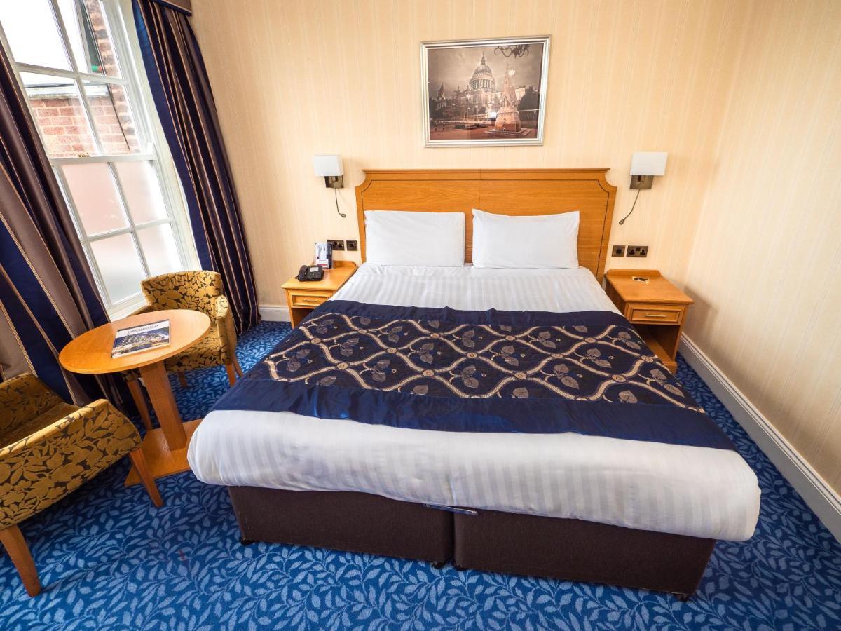 Park Hall And 4* Wolverhampton