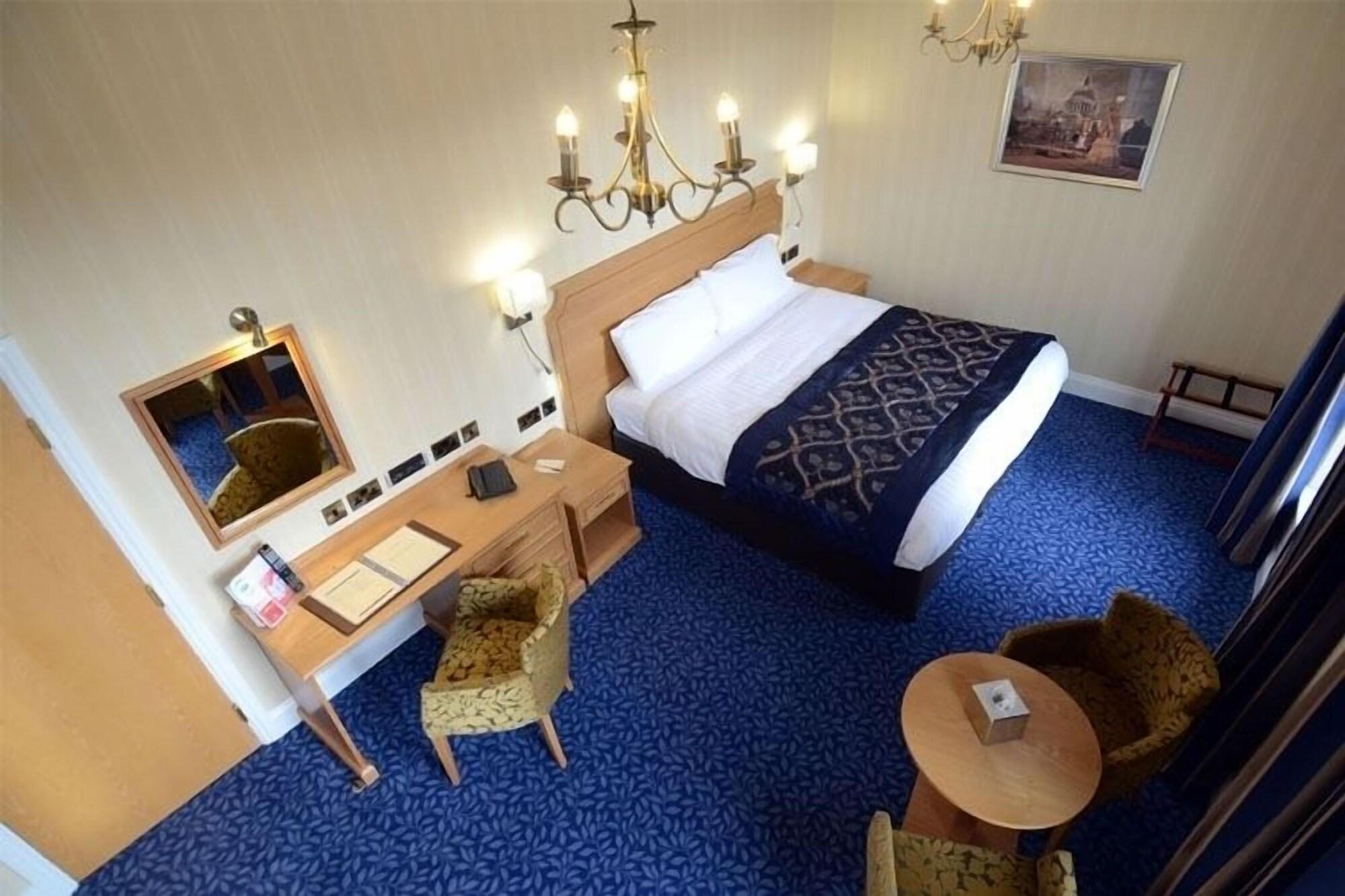 Park Hall And 4* Wolverhampton