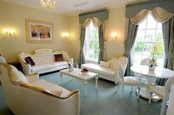 Park Hall And 4* Wolverhampton