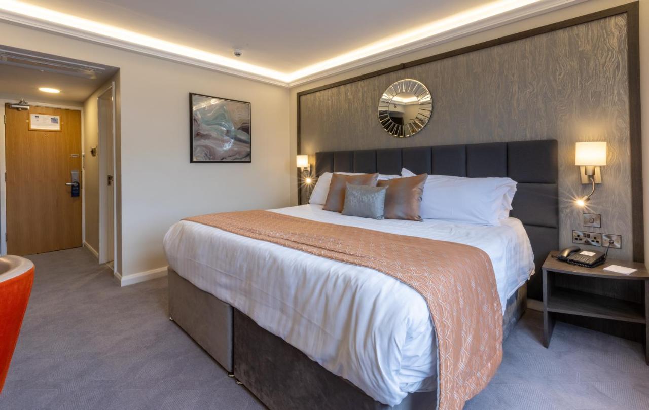 Park Hall And 4*