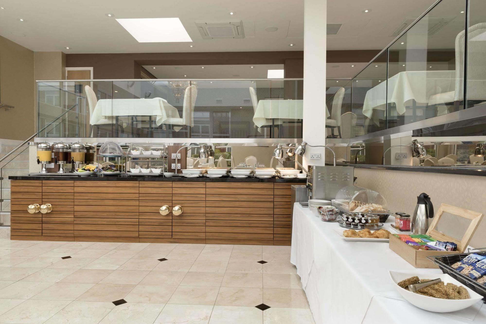 Park Hall And 4* Wolverhampton
